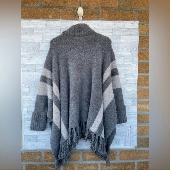 Barefoot Dreams One Size Cozy Chic Beach Fringe Lounge Poncho In gray/tan XL - Picture 5 of 9